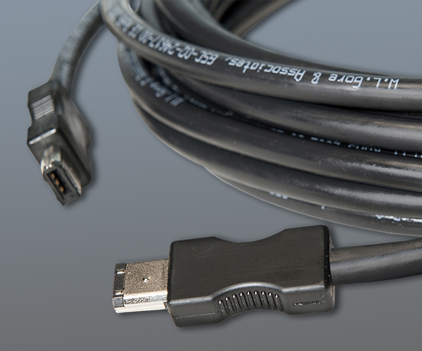 FireWire<sup>®</sup>高柔性电缆组件