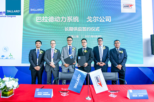 巴拉德与戈尔在上海FCVC 2021上庆祝双方达成全新长期供应协议。