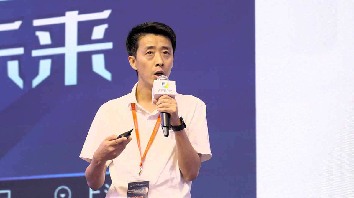 图2. 戈尔行业销售总监刘景辉现场讲解一种更先进的SCR技术